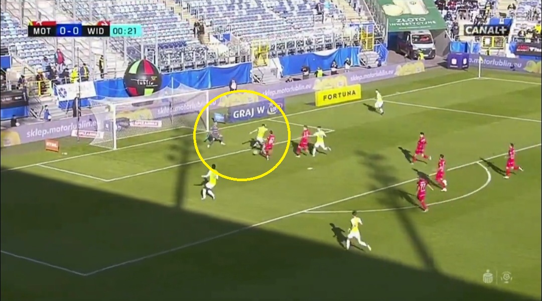 Efektowny gol piętą w Ekstraklasie! Szok w pierwszej minucie [WIDEO]