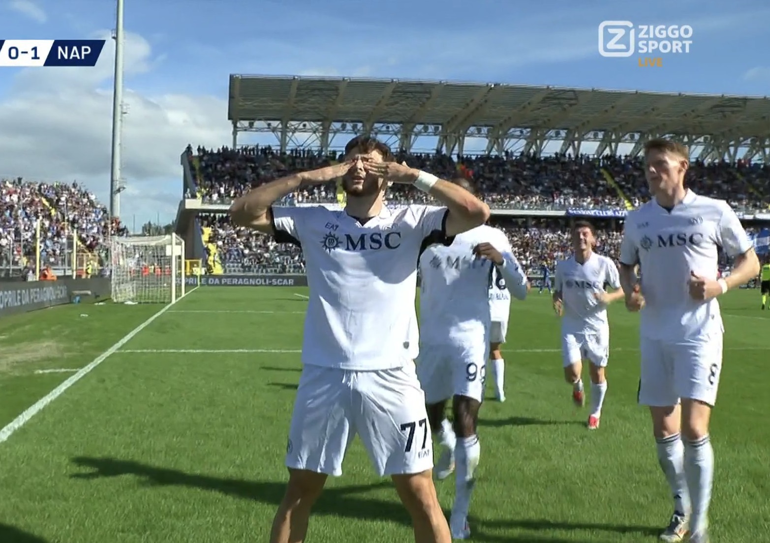 Napoli z kolejnym zwycięstwem. Złoty gol Kwaracchelii [WIDEO]