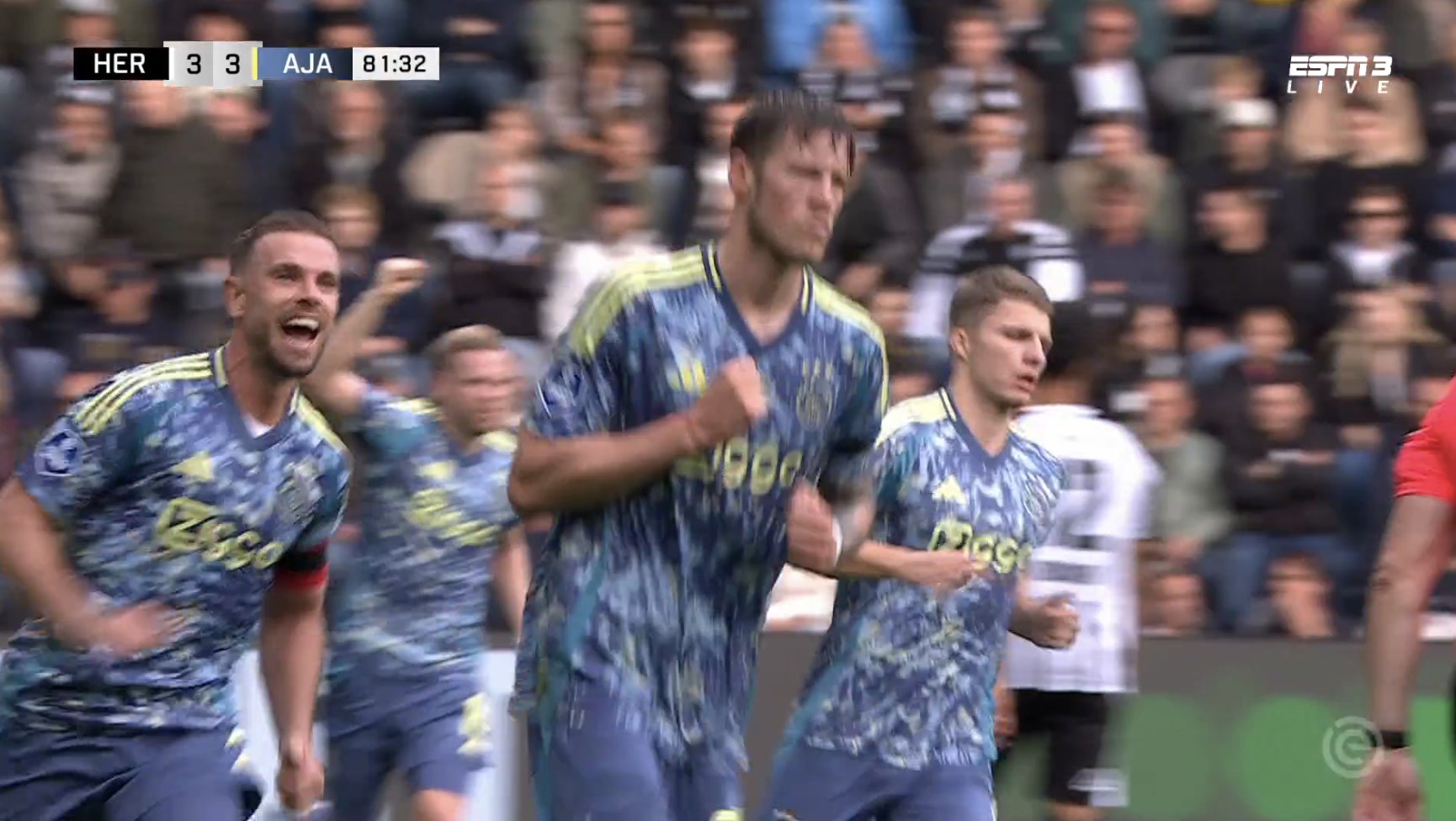 Gol zza połowy i siedem trafień! Szalone zwycięstwo Ajaksu [WIDEO]