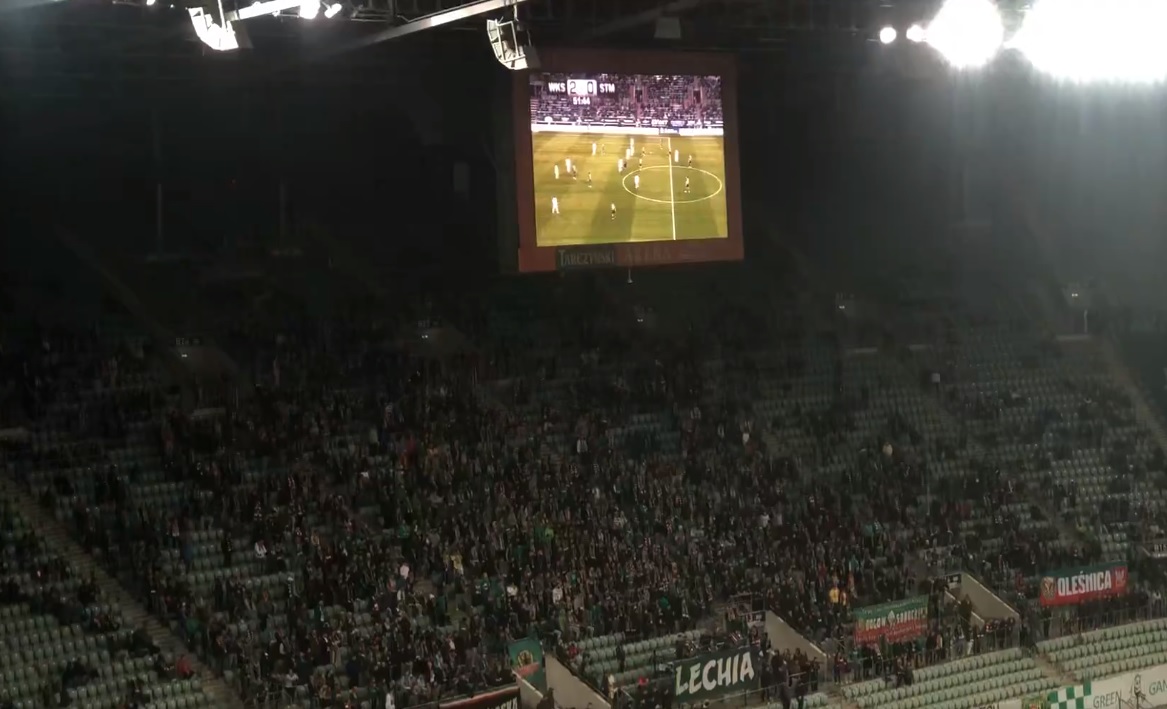 Kibice Śląska mają dość. Dyrektor sportowy usłyszał wulgarny komunikat [WIDEO]