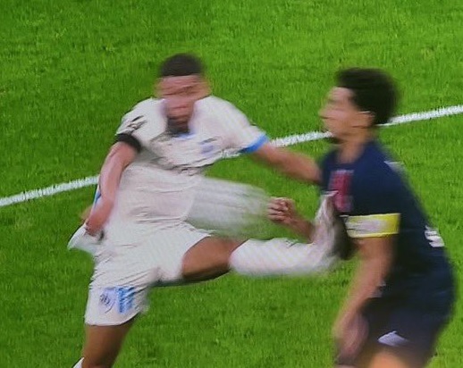 Słynny Anglik nie wytrzymał meczu PSG. "Katarczycy kupują sędziów"
