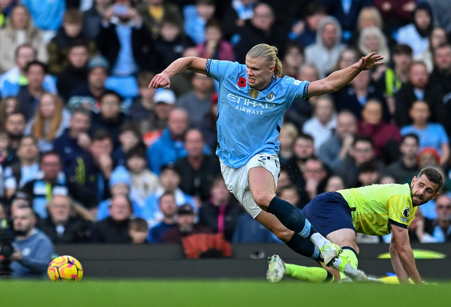 Tak zakończyła się próba zatrzymania Haalanda. Sceny w meczu Premier League [ZDJĘCIE]