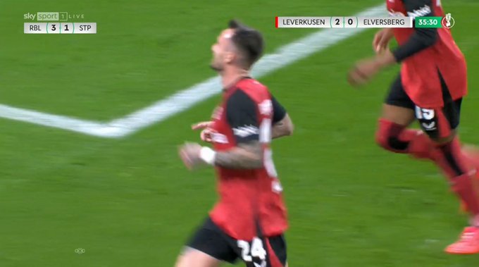 Co za gol z wolnego! Zabawa Bayeru [WIDEO]