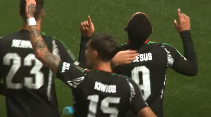 Kapitalne show Kiwiora! Polak pociągnął Arsenal do zwycięstwa [WIDEO]