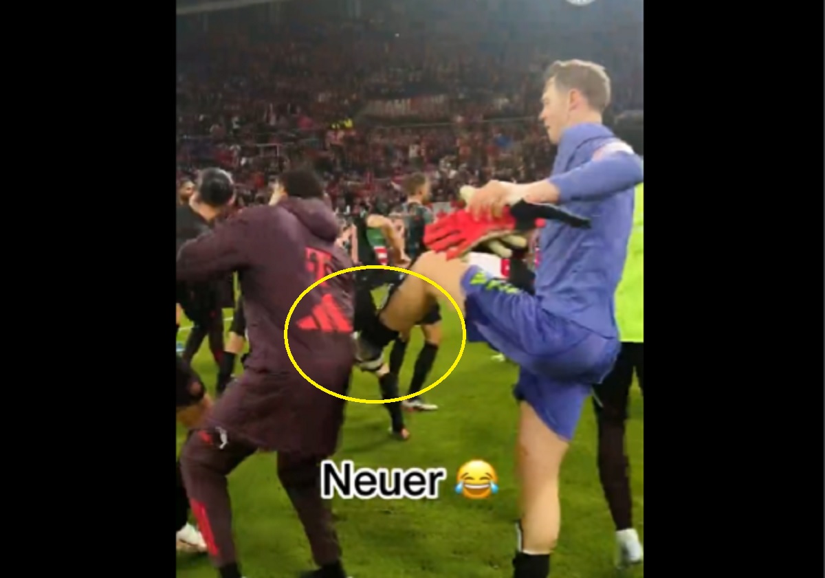 Komiczne obrazki po meczu Bayernu. Neuer dorwał kolegę z drużyny [WIDEO]