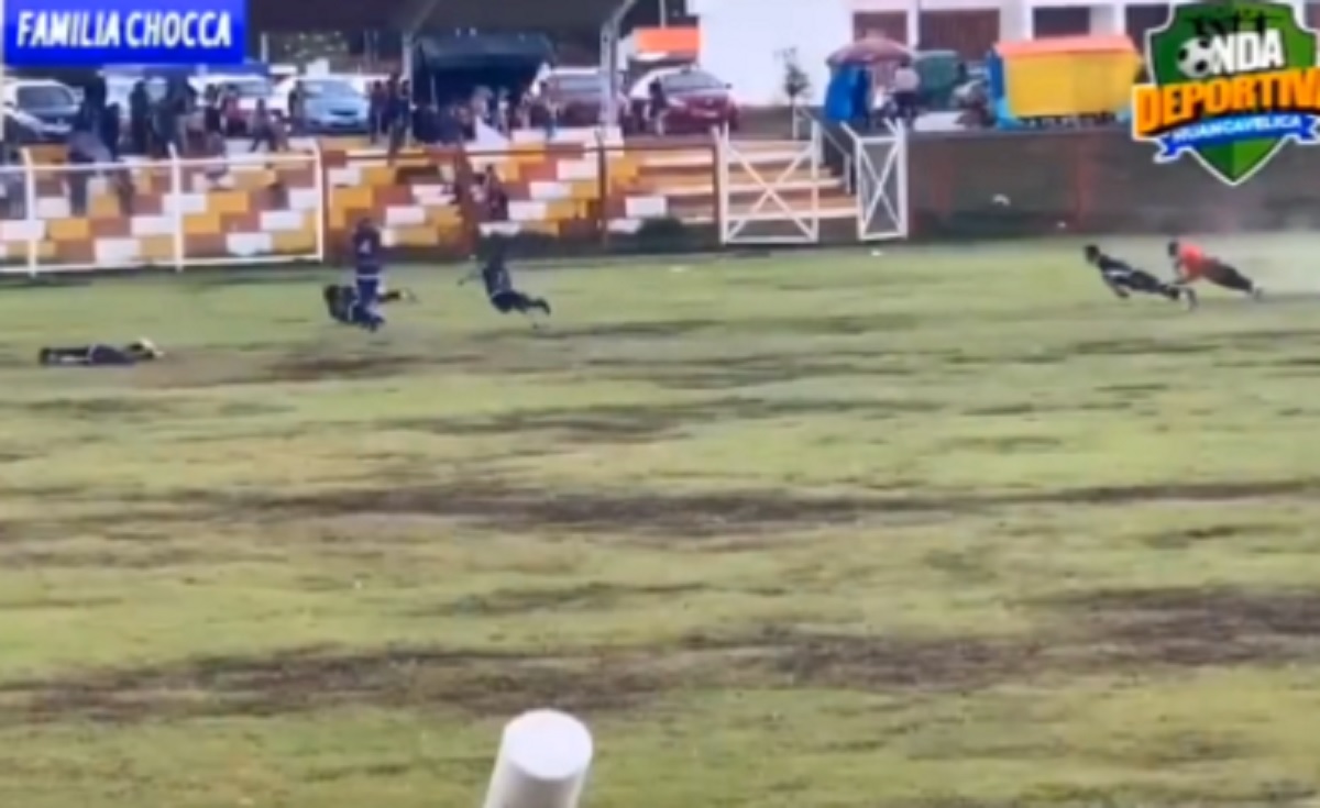 Istna tragedia! Piorun zabił piłkarza podczas meczu [WIDEO]