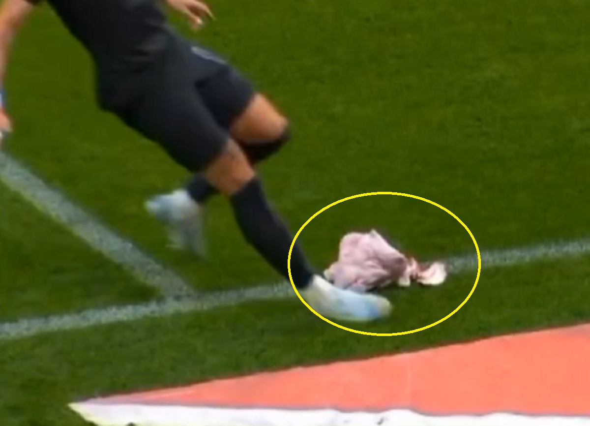 Świńska głowa na murawie. Sceny niczym po transferze Figo do Realu [WIDEO]