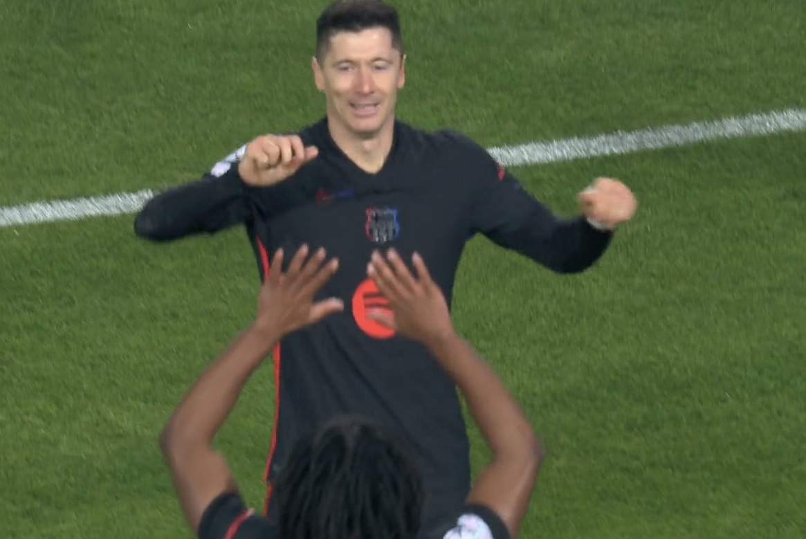 Lewandowski na ratunek! Dublet w Lidze Mistrzów! [WIDEO]