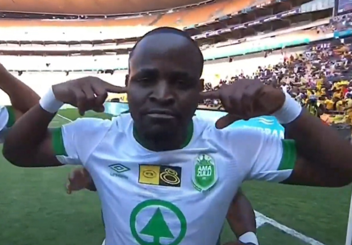 Wyrzucono go z kadry za pocałunek z córką trenera. Teraz wraca do składu