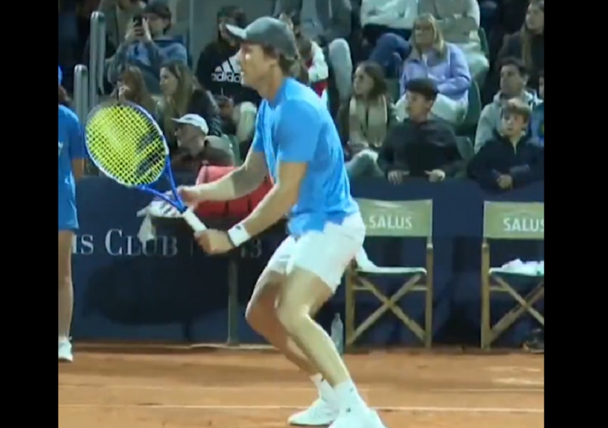Tak Diego Forlan radzi sobie na korcie. Zagrał w turnieju ATP [WIDEO]