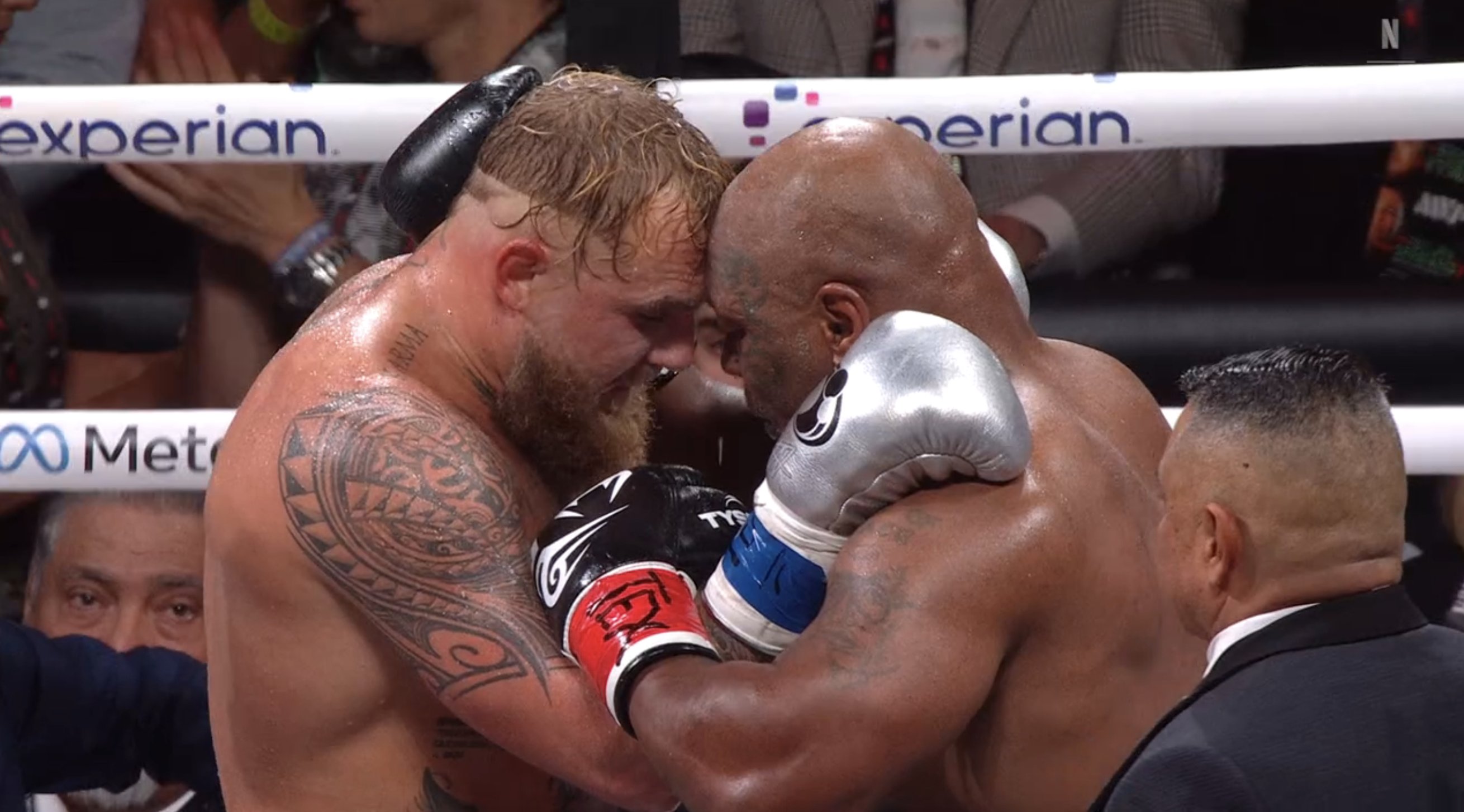 Mike Tyson poległ! Legenda rozbita [WIDEO]