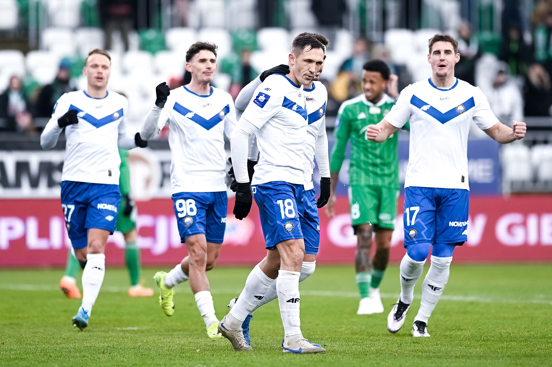 Piłkarz spadkowicza rozchwytywany. Może zostać w Ekstraklasie