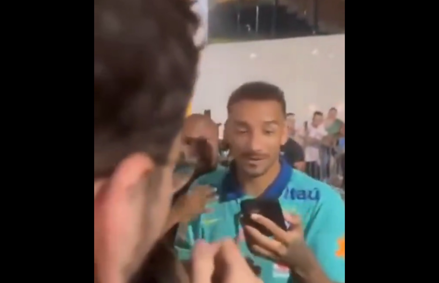 Tak Danilo dał autograf kibicowi. Nie wpadlibyście [WIDEO]