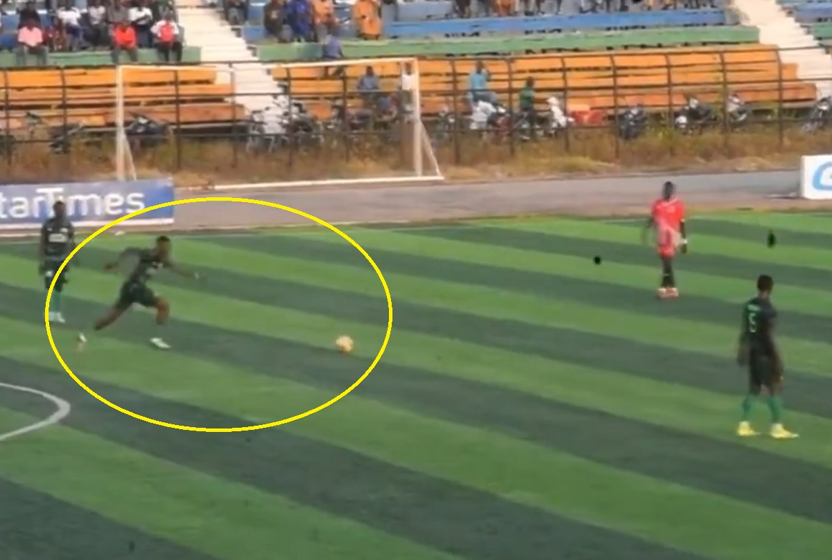 Tak strzela 44-letnia legenda klubu. Torpeda z kilkudziesięciu metrów [WIDEO]