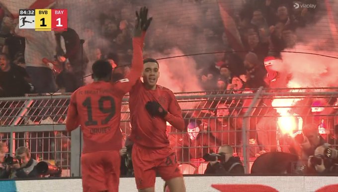 Szok w Der Klassikerze! Musiala uratował Bayern, dramat Kane'a [WIDEO]