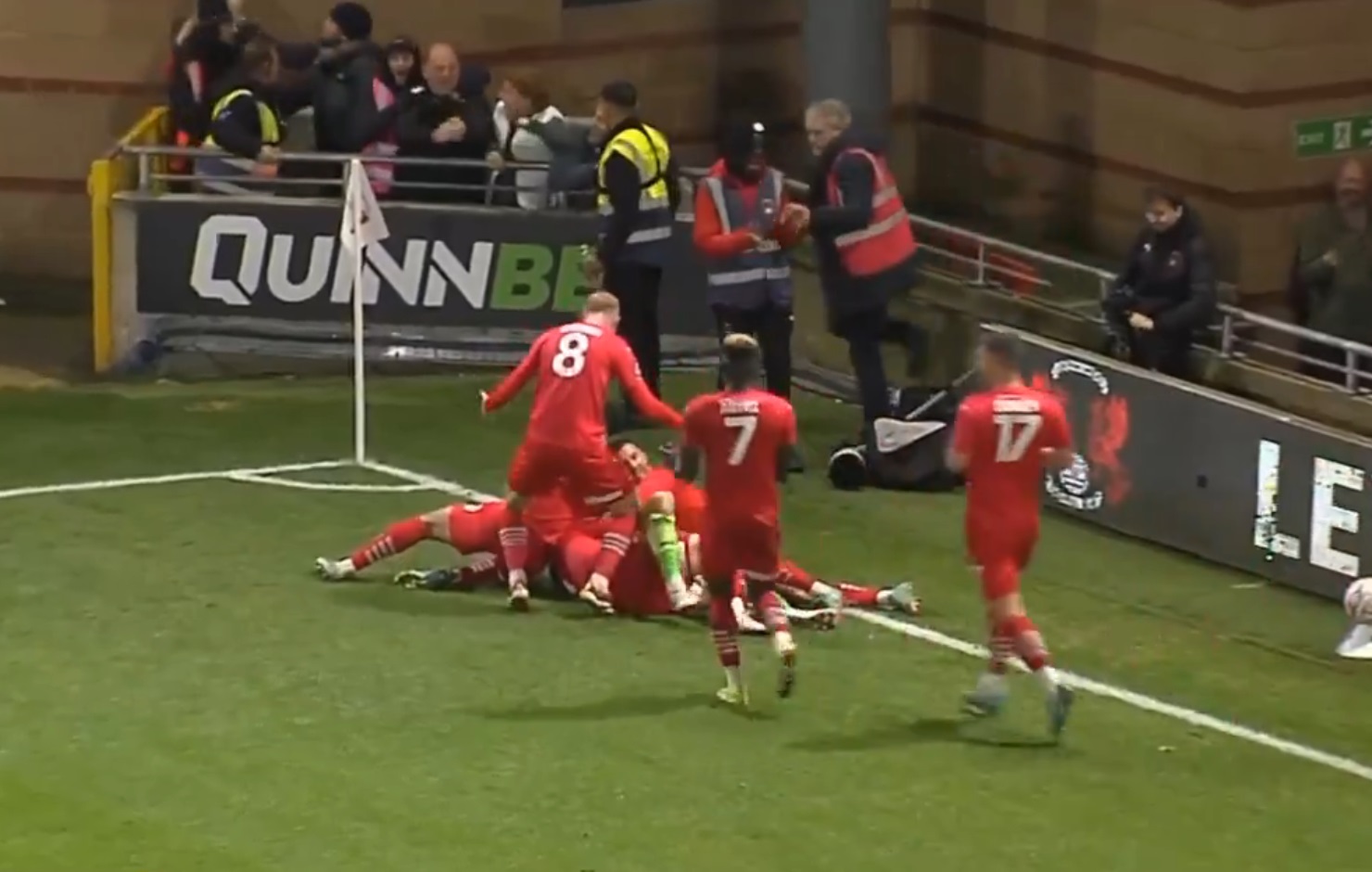 Gol bramkarza w 99. minucie! Szał w FA Cup [WIDEO]