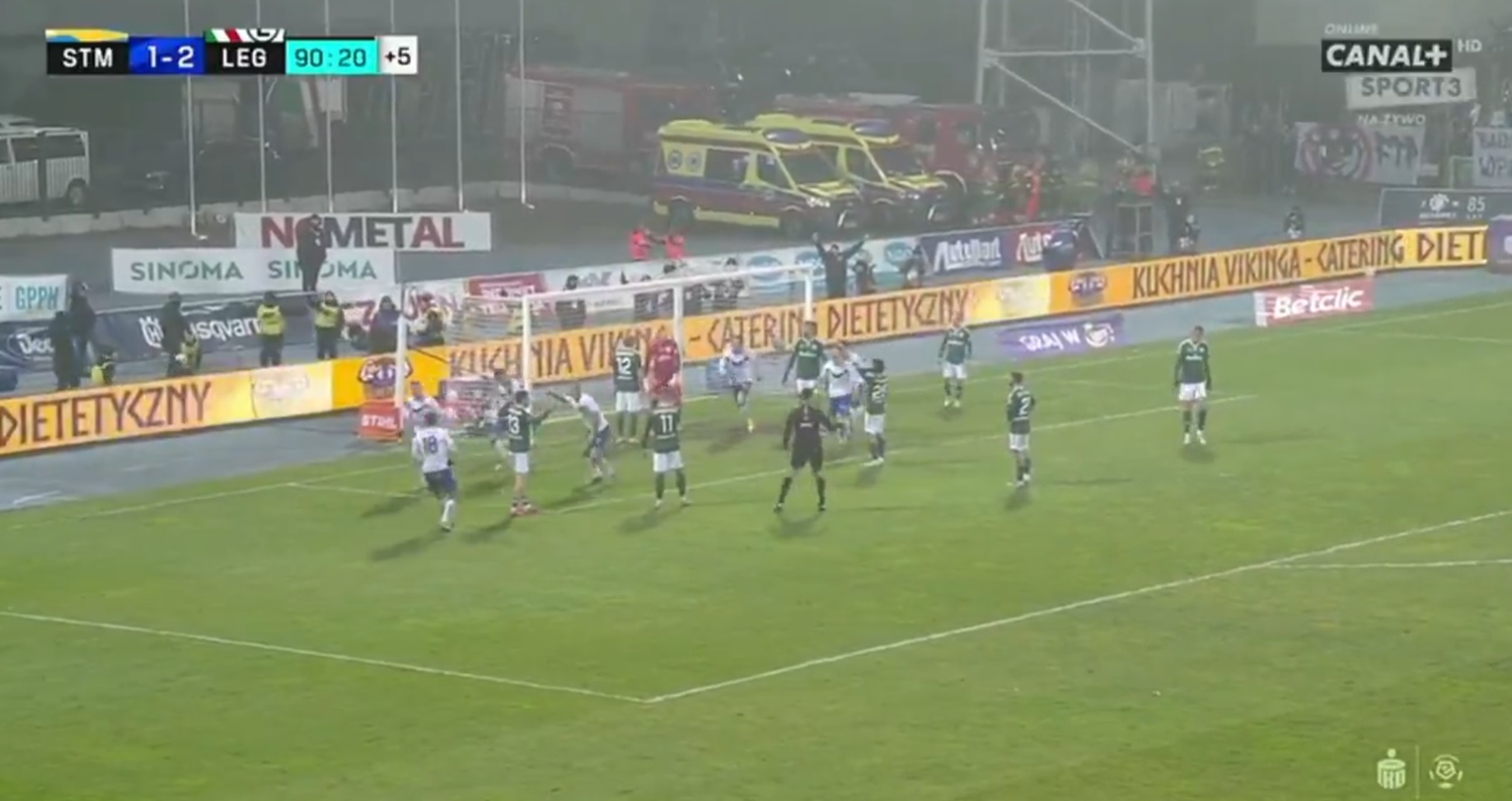 Fatalny błąd Kobylaka! Legia straciła zwycięstwo w doliczonym czasie! [WIDEO]