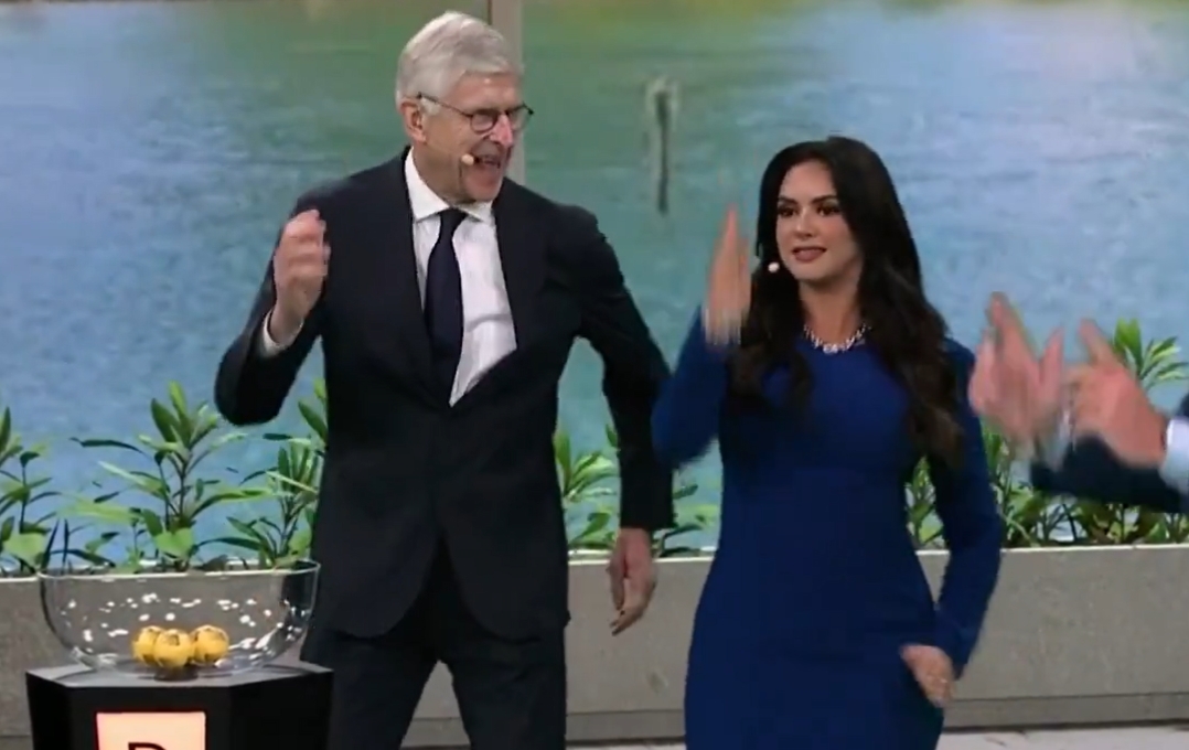 Wenger zaczął tańczyć na wizji. Kibice w szoku. "Żenada" [WIDEO]