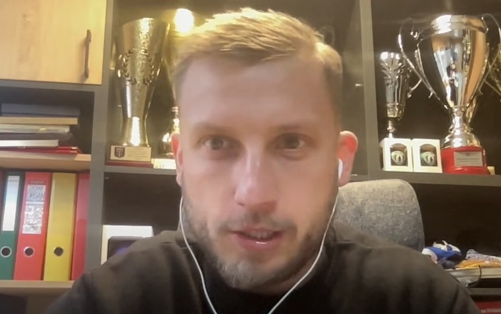 "Jeśli ktoś jest mocny w gębie, niech będzie mocny na murawie". Były prezes Puszczy odpowiada rywalowi