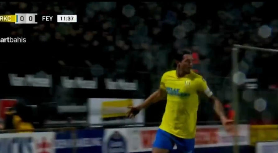 Gol Oskara Zawady! Strzelił uczestnikowi Ligi Mistrzów [WIDEO]