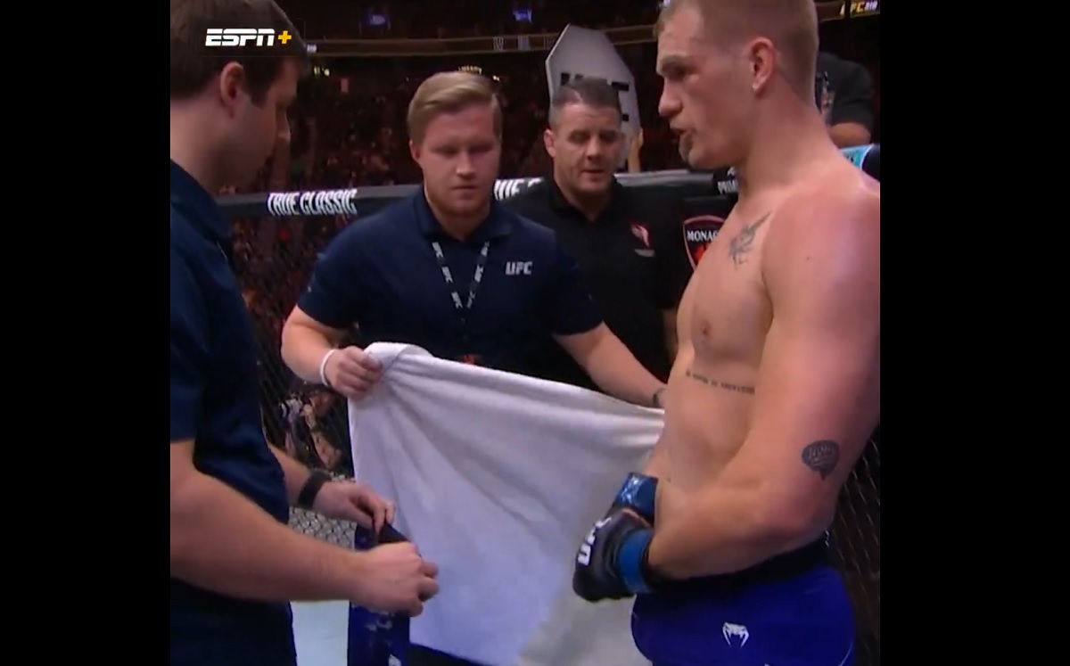 Absolutne kuriozum na UFC! "Nigdy wcześniej tego nie widziałem" [WIDEO]