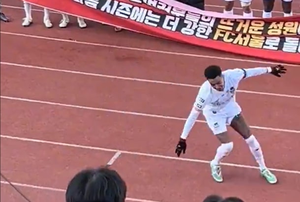 Lingard bawi się w Korei. Tego kibice się nie spodziewali [WIDEO]