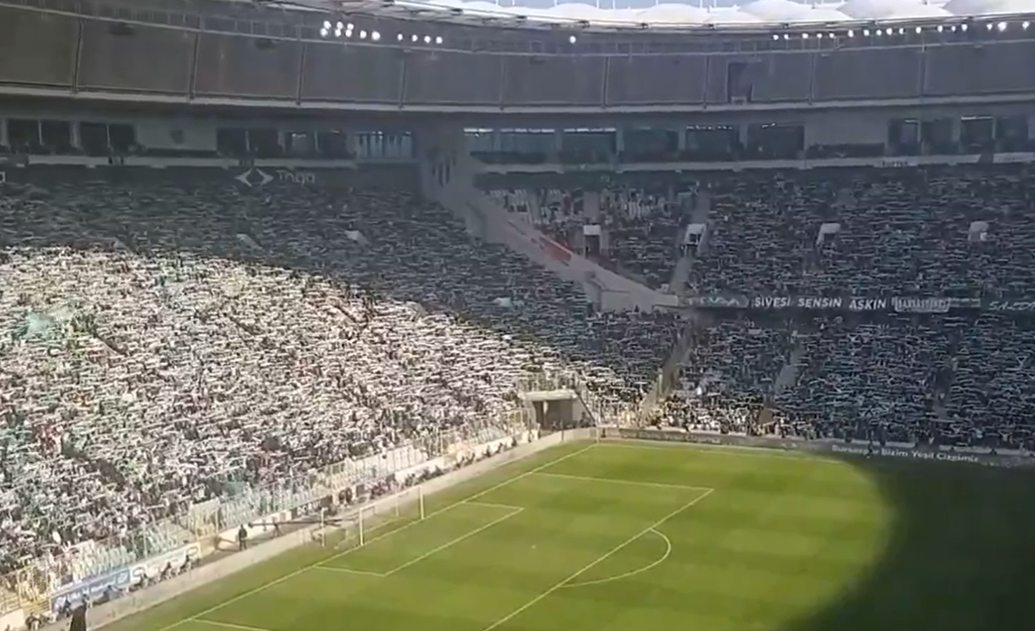 40 tys. kibiców na meczu III ligi! Znany klub znów w akcji [WIDEO]