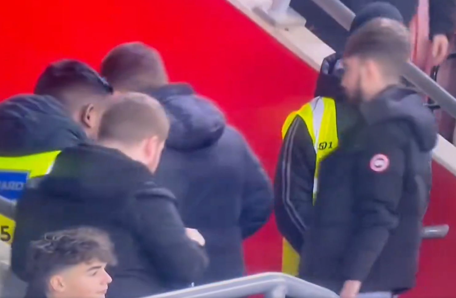 Wstyd! Zespół Polaka dostał lanie, mocna reakcja kibiców [WIDEO]
