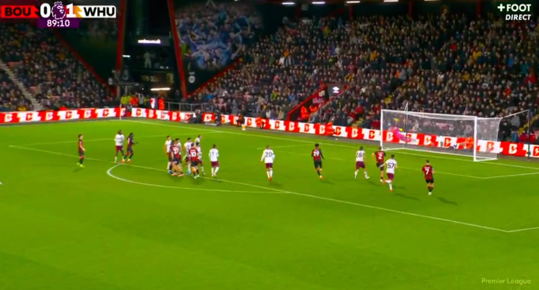 Szalona końcówka w Premier League. Fabiański robił co mógł, ale wpuścił pięknego gola [WIDEO]