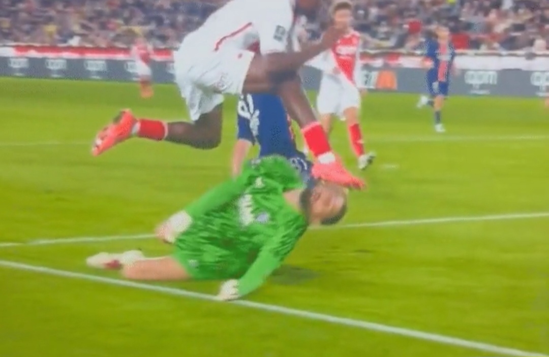 Donnarumma znokautowany. Brutalny kopniak, ogromna rana Włocha [WIDEO]