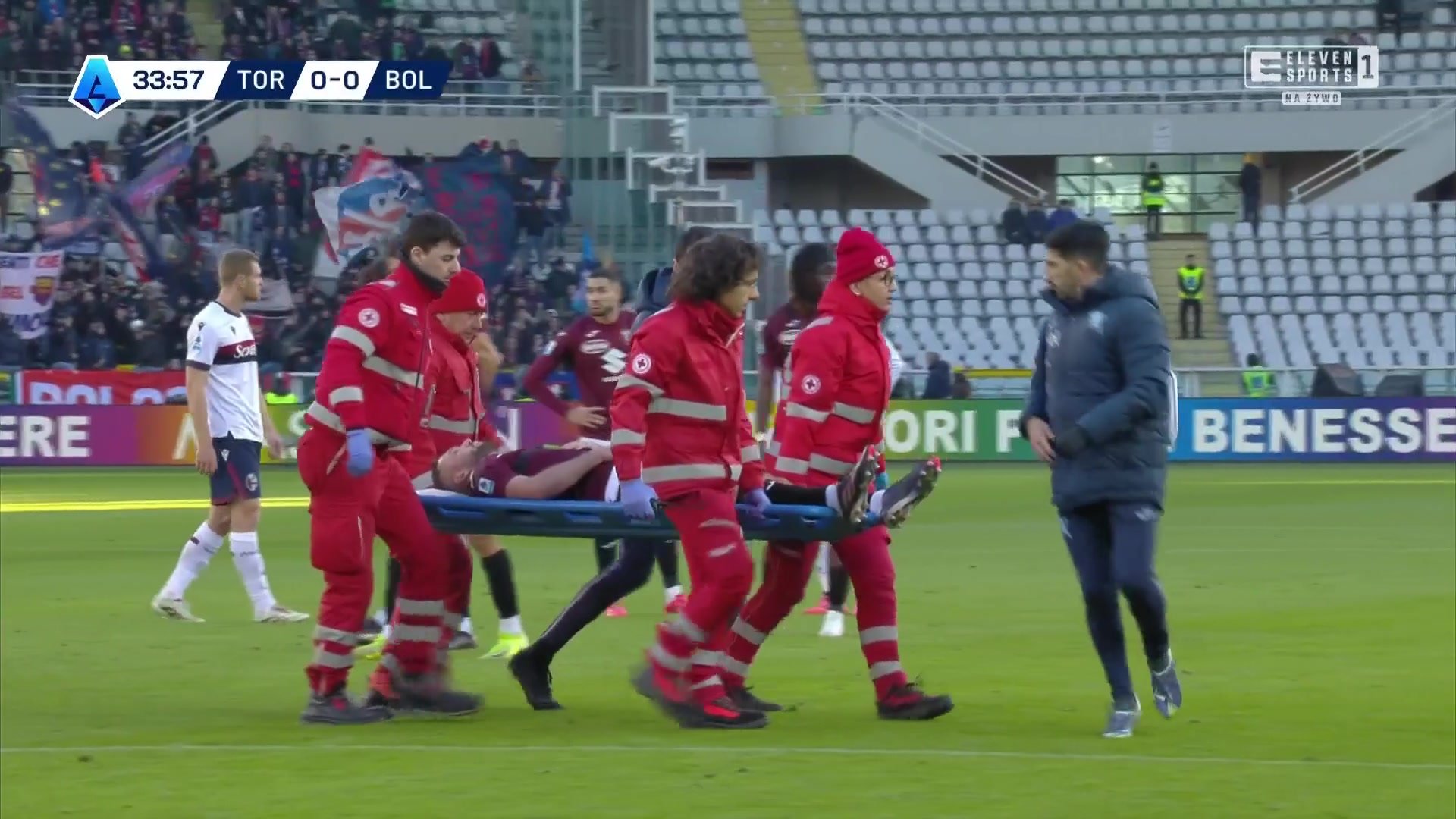 Dramat reprezentanta Polski! Padł na murawę i opuścił boisko na noszach
