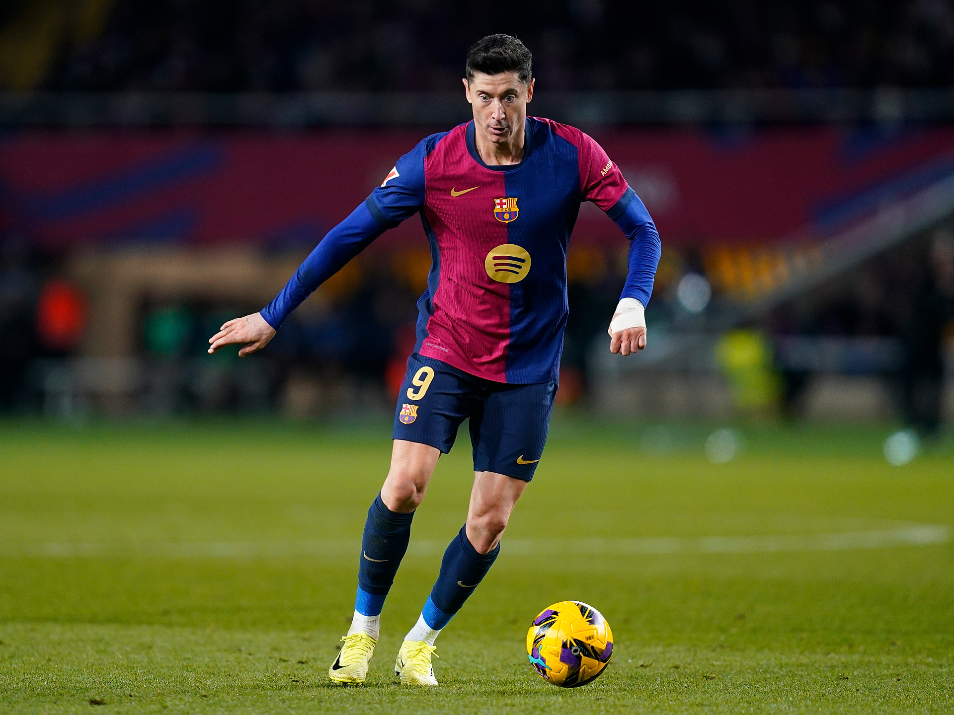 Lewandowski narzeka na warunki w FC Barcelonie. Natychmiastowa reakcja Flicka