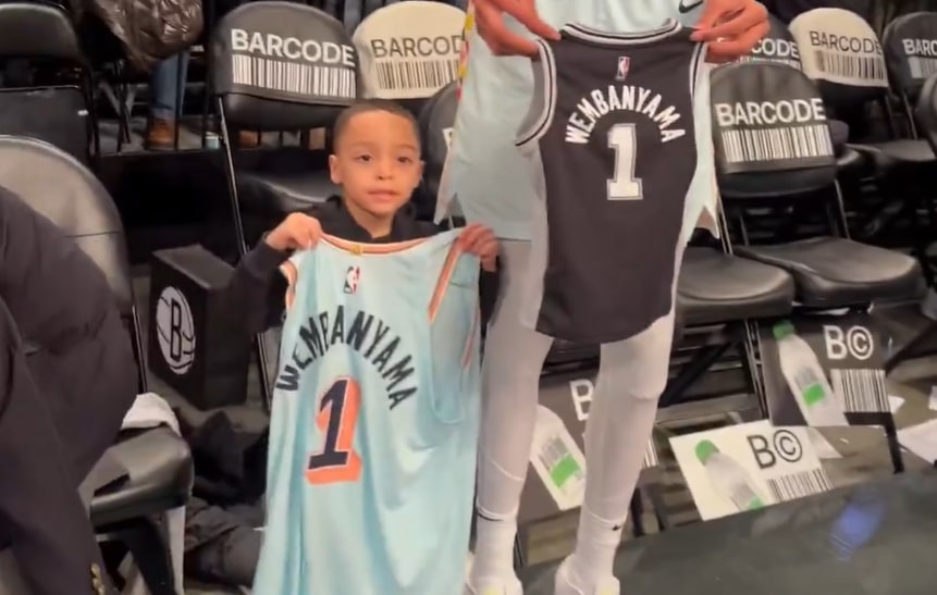 Młodzian otrzymał koszulkę od gwiazdy NBA. Tak zachowali się jego rodzice, Gortat nie mógł uwierzyć
