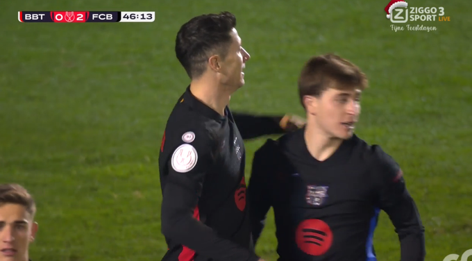 Udany debiut Szczęsnego, dwa gole Lewandowskiego! Pewny awans Barcelony [WIDEO]