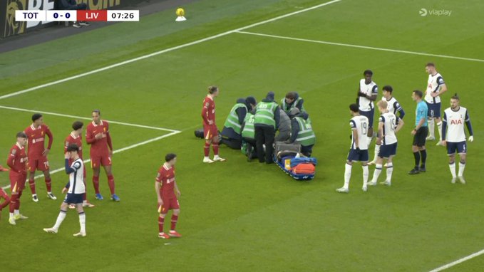 Przerażający upadek piłkarza Tottenhamu. Podano mu tlen na boisku [WIDEO, AKTUALIZACJA]