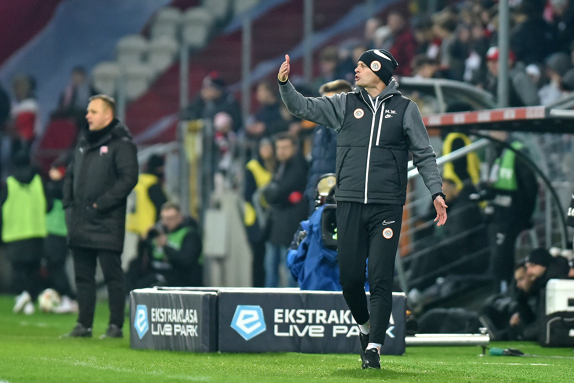 Klub z Ekstraklasy zwolnił trenera! Wiadomo, kto go zastąpi