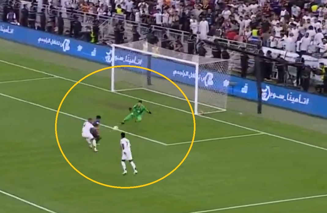 Mbappe pokonał Szczęsnego! Koniec serii gracza Barcy [WIDEO]