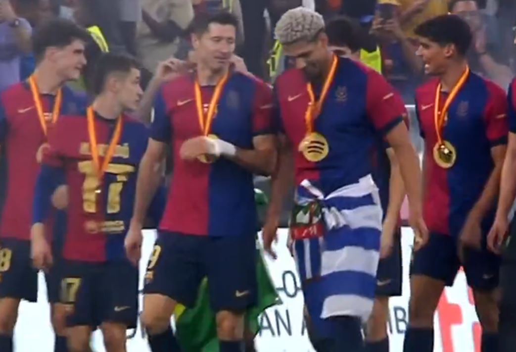 Lewandowski apeluje do piłkarza Barcelony. Ujawniono, co powiedział po meczu z Realem [WIDEO]