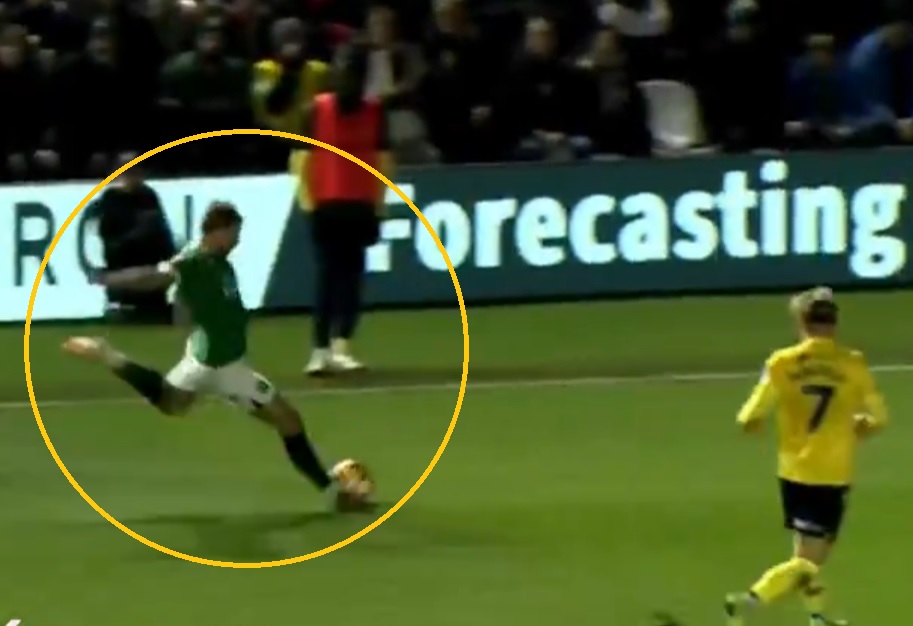 Puchacz z asystą! Wejście smoka w Championship [WIDEO]