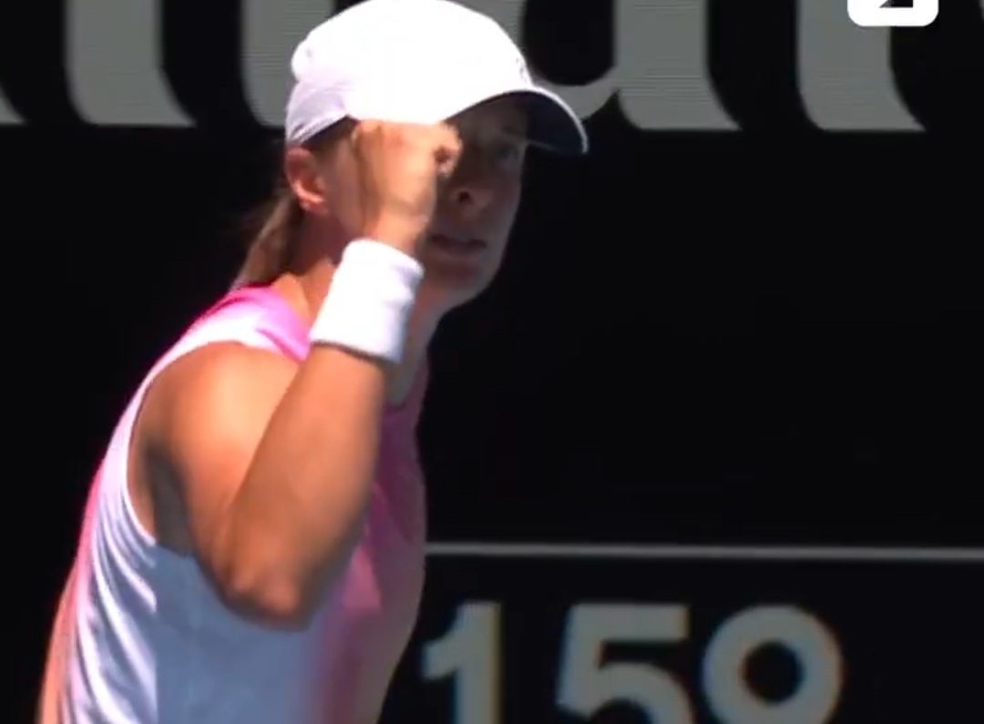 Miazga! Świątek zdemolowała renomowaną rywalkę, pewny awans w Australian Open [WIDEO]