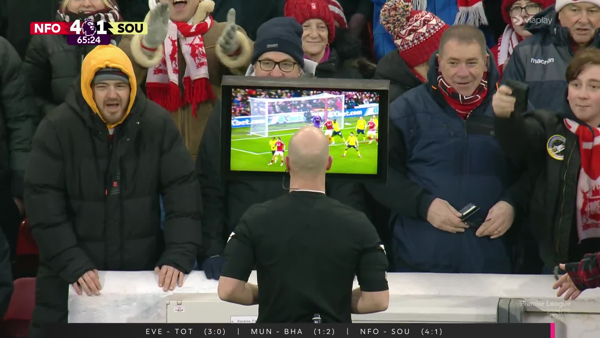 Istny cyrk w Premier League. Chcieli "przekupić" sędziego [ZDJĘCIE]