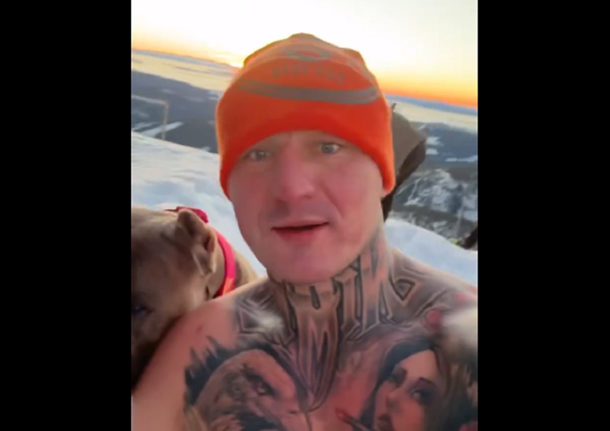 Szpilka znów to zrobił. Wszedł na Śnieżkę w ekstremalnych warunkach [WIDEO]