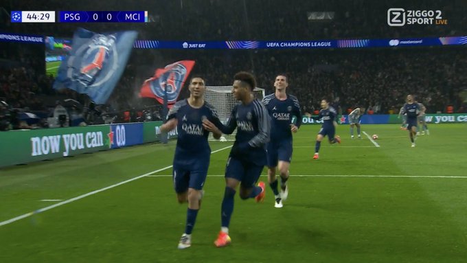 Marciniak musiał przerwać euforię PSG. Decydowały centymetry [WIDEO]