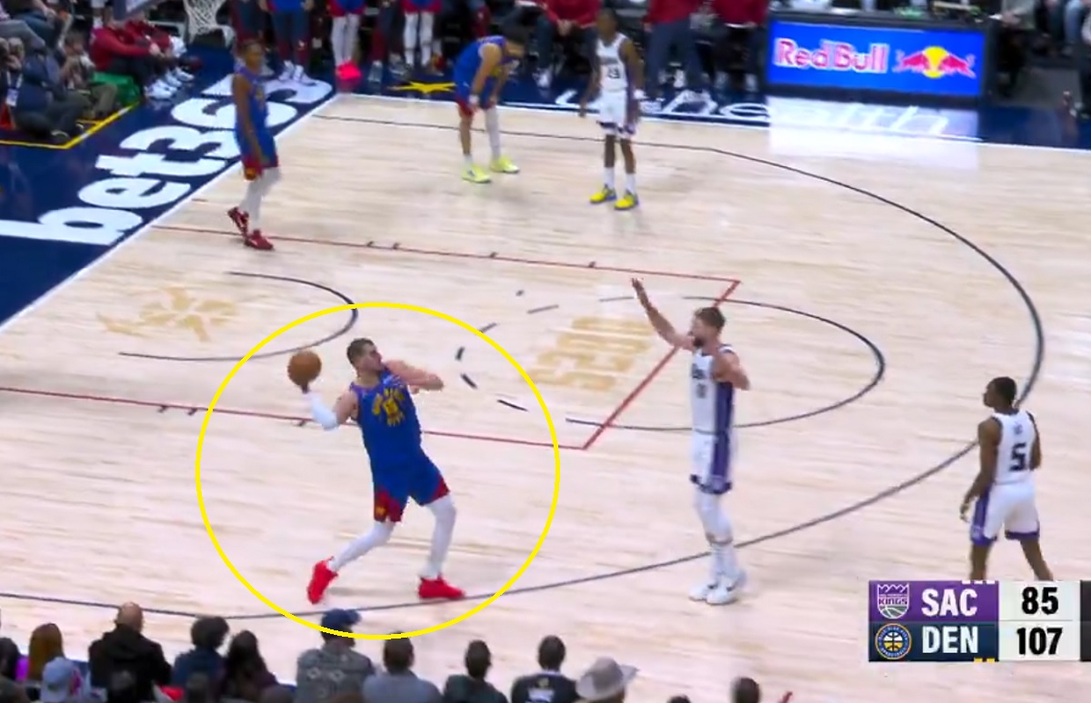 Kosmiczny rzut gwiazdora NBA. Zdobył punkty niemal spod własnego kosza [WIDEO]