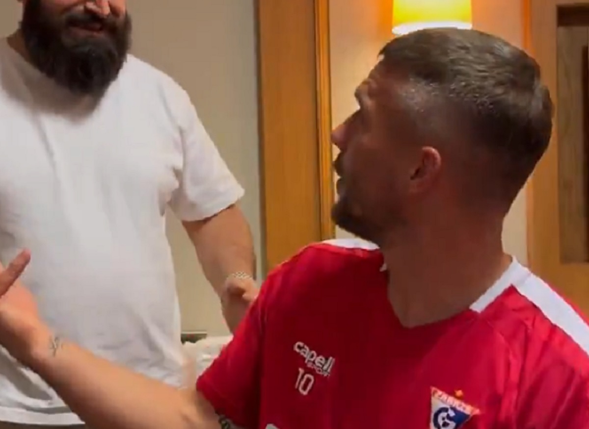 Podolski wkręcony przez… fryzjera. Jego reakcja mówi wszystko [WIDEO]
