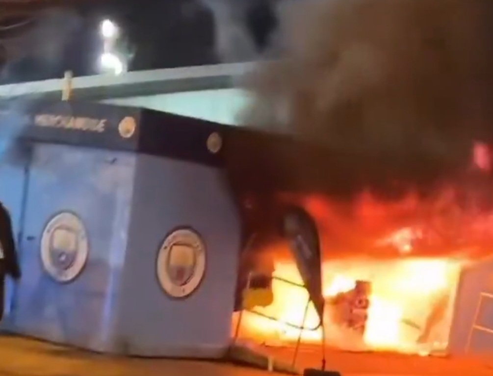 Pożar przed meczem Ligi Mistrzów. Ogień tuż przy stadionie City [WIDEO]