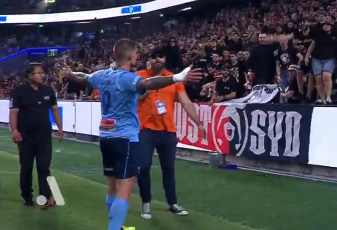 Kolejny gol Klimali. Kompletne szaleństwo w derbach [WIDEO]