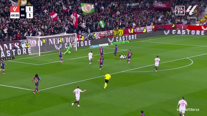 Świetne interwencje Szczęsnego! To byłby gol sezonu [WIDEO]