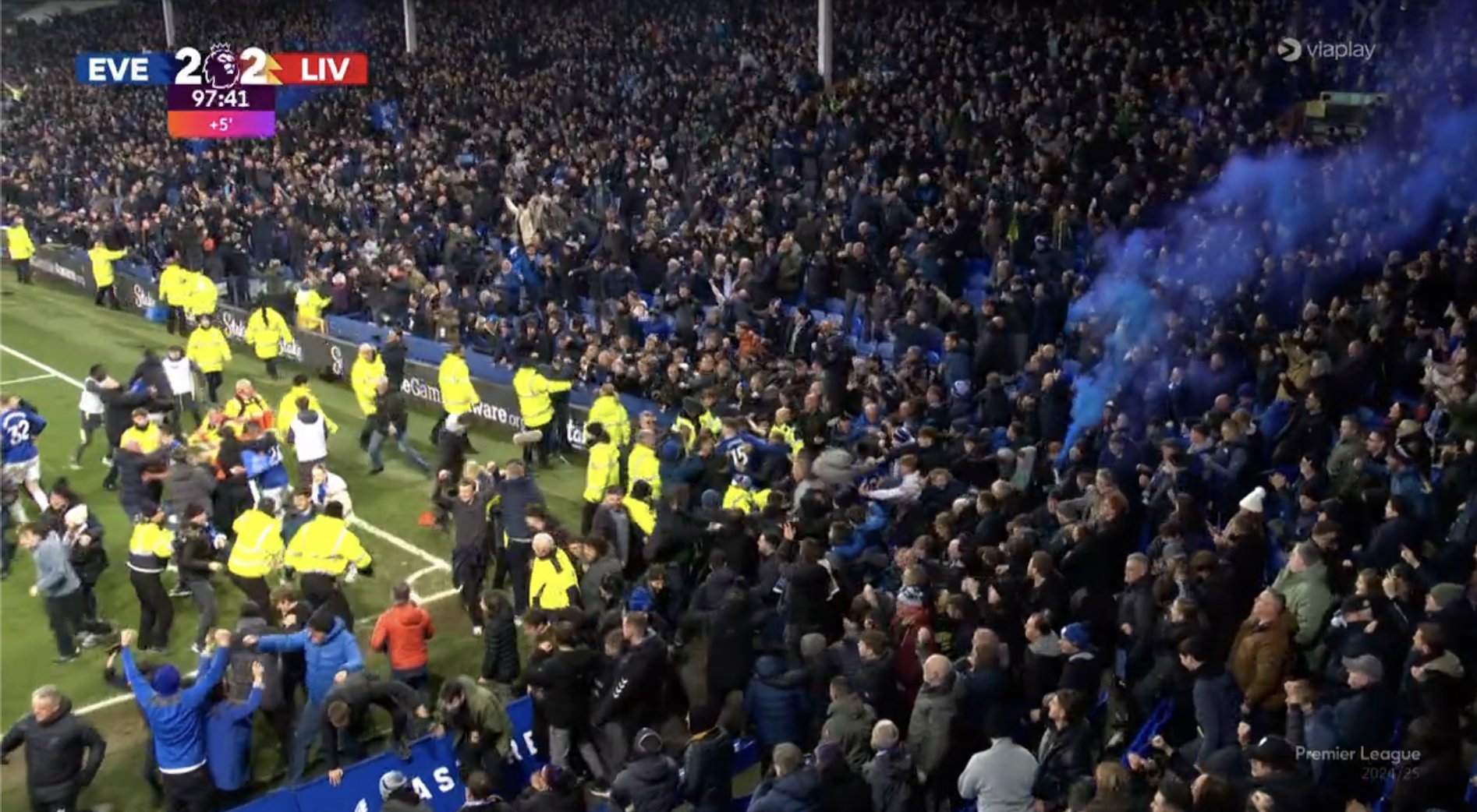 Liverpool zatrzymany w derbach! Szaleństwo, zdecydowała ostatnia akcja! [WIDEO]