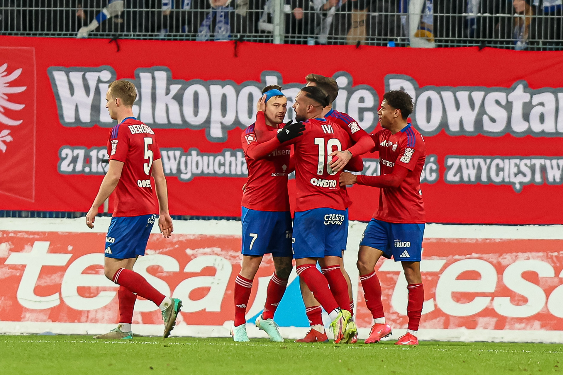 Raków Częstochowa - Legia Warszawa gdzie oglądać? Transmisja na żywo w TV i stream online (16.03.2025)